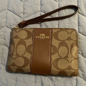 New Coach Corner Zip Wristlet in Signature Canvas